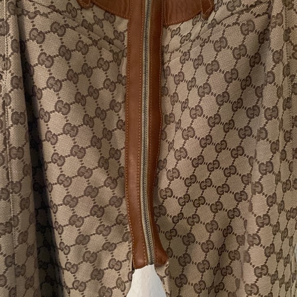 Authentic Gucci - Picture 3 of 6